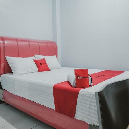Hôtel Reddoorz @ Jalan Pemuda Medan Extérieur photo
