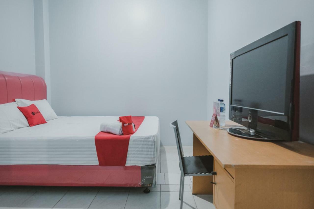 Hôtel Reddoorz @ Jalan Pemuda Medan Extérieur photo